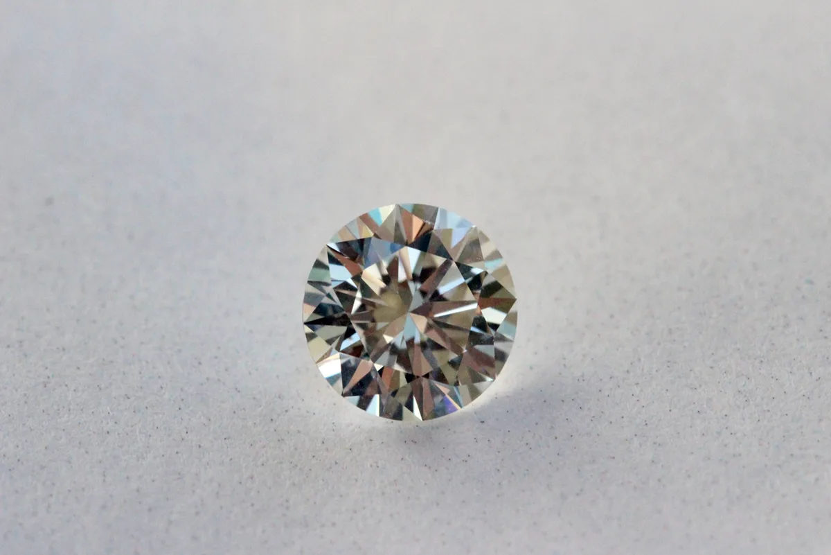 Loose round brilliant-cut diamond photographed face-up